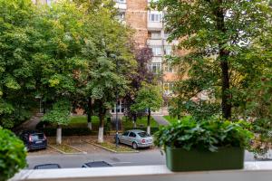a view from a window of a parking lot with cars at Apartament Octavia in Hunedoara