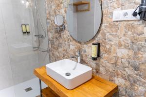 Hotel Rural La Bodega del Baldomero的一间浴室