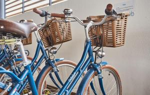 two bikes parked next to each other with baskets at Résidence Odalys Archipel in La Rochelle
