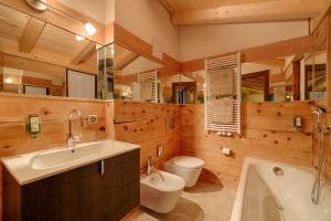 Un baño de Hotel Cervo