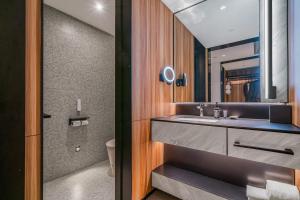 Ένα μπάνιο στο 杭州西溪黄龙时代城际酒店 Intercity Hotel