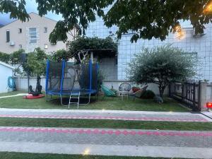 Herní místnost nebo prostor pro děti v ubytování Apartmani Pravilovic II