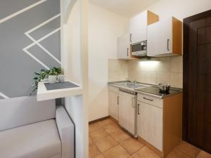 Η κουζίνα ή μικρή κουζίνα στο Central Palm Studio with free Parking +10 φωτογραφίες