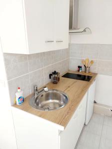 Η κουζίνα ή μικρή κουζίνα στο Studio cosy au coeur du centre ville