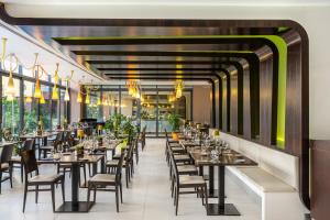 Reštaurácia alebo iné gastronomické zariadenie v ubytovaní Art Hotel Szeged