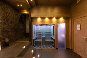 a hallway with a purple door and a brick wall at Lungomare Suite & Spa in Naples