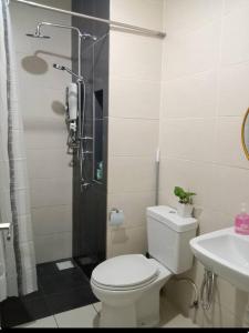 Koupelna v ubytování The Cozy Haven Unique Studio5 Wifi Netflix Parking + 20 fotografií