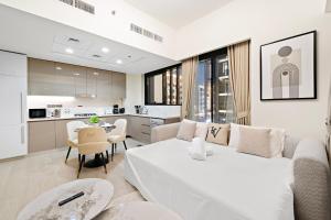 Φωτογραφία από το άλμπουμ του Modern 1BR with Boulevard View l 10mn to Downtown στο Ντουμπάι +25 φωτογραφίες