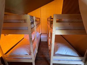 Glamping de Hof van Eeden客房内的一张或多张床位