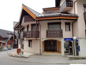 Zdjęcie z galerii obiektu Studio cosy 5 pers avec balcon, au centre, proche remontées mécaniques et commerces - FR-1-572-202 w mieście Arâches-la-Frasse