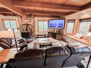 Μια τηλεόραση ή/και κέντρο ψυχαγωγίας στο Alpine Acres