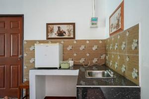 Kuchyň nebo kuchyňský kout v ubytování บ้านอัคคนี-Baan AUCKANEE
