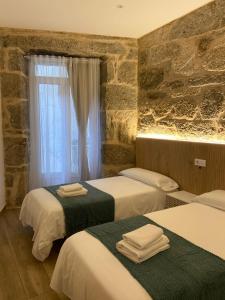 Postel nebo postele na pokoji v ubytování Reginita Apartamentos + 36 fotografií