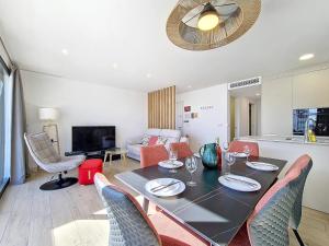 TV a/nebo společenská místnost v ubytování Santa Rosalia Lake & Life Resort - 4510