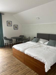 Postel nebo postele na pokoji v ubytování Restaurace a penzion U svaté Barbory