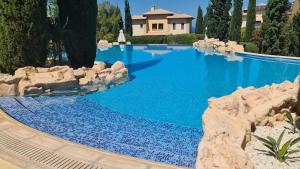 Bazén v ubytování Luxury Villa AJ05 with private heated pool nebo v jeho okolí
