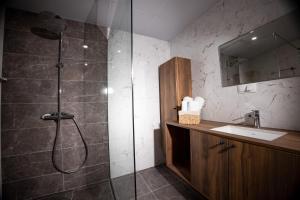 Bilik mandi di Villa Tsaritsa +26 gambar