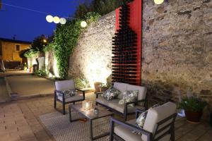 Posezení v ubytování Maison Dix Chambres d'hôtes et Espace SPA Bien être