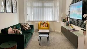 Μια τηλεόραση ή/και κέντρο ψυχαγωγίας στο Belmont Residence