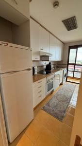 Kuchnia lub aneks kuchenny w obiekcie Apartments Madrid Suite Aeropuerto, IFEMA