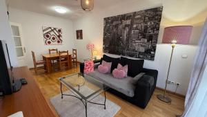 Część wypoczynkowa w obiekcie Apartments Madrid Suite Aeropuerto, IFEMA