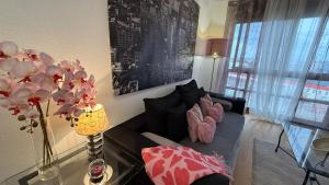 Część wypoczynkowa w obiekcie Apartments Madrid Suite Aeropuerto, IFEMA