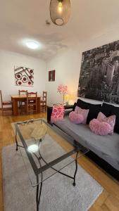 Część wypoczynkowa w obiekcie Apartments Madrid Suite Aeropuerto, IFEMA