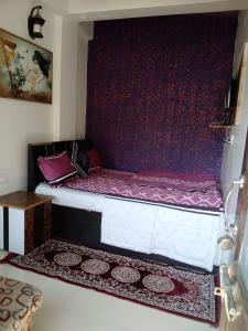 Postel nebo postele na pokoji v ubytování Om Datta Krupa Niwas Cottage