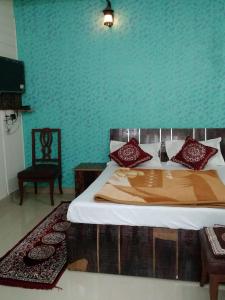 Postel nebo postele na pokoji v ubytování Om Datta Krupa Niwas Cottage