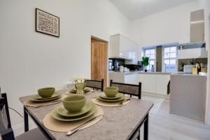 a kitchen and dining room with a table and chairs at Wigan - Apartment - Sleeps 3 - Parking - Stadium in Wigan