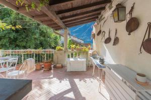 Balkón nebo terasa v ubytování Terrace on Orrido di Nesso Waterfall by Rent All Como
