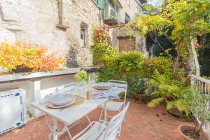 Zahrada ubytování Terrace on Orrido di Nesso Waterfall by Rent All Como
