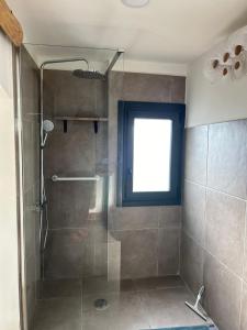 Ένα μπάνιο στο MAZET de GILLOU Coliving Room +6 φωτογραφίες