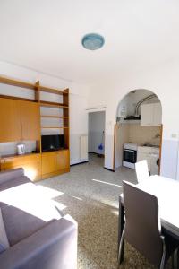 a room with a kitchen and a living room at Casa Guastone by PortofinoVacanze in Rapallo