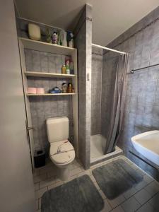 Ένα μπάνιο στο Cosy Lake Side Studio