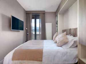 Chalet neuf avec spa, skiroom prive et grande terrasse a Courchevel Village - FR-1-664-11