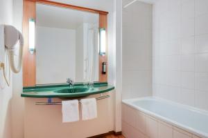 Koupelna v ubytování B&B HOTEL Mons Gare