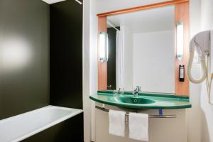 Koupelna v ubytování B&B HOTEL Mons Gare + 21 fotografií