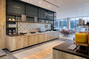 Kuchyň nebo kuchyňský kout v ubytování B&B HOTEL Mons Gare