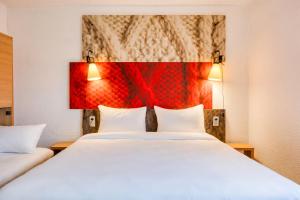 Postel nebo postele na pokoji v ubytování B&B HOTEL Mons Gare