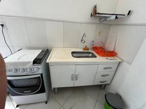 Köök või kööginurk majutusasutuses Apt com varanda no centro