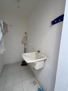 Vannituba majutusasutuses Apt com varanda no centro
