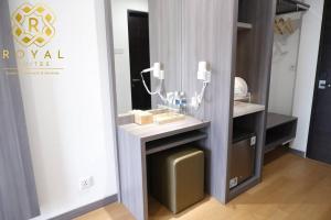 a dressing room with a vanity with a mirror at Royal Suites Studio 10ZS - Citra Plaza Nagoya in Jodoh