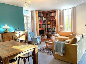 Posedenie v ubytovaní Appartement 4 étoiles au cœur de Chamonix, 3 chambres, proche musée Alpin, parking, WiFi inclus - FR-1-343-186