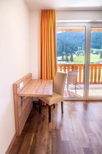 Nespecifikovaný výhled na hory nebo výhled na hory při pohledu z hotelu
