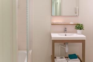 Kúpeľňa v ubytovaní Appart'City Confort Saint-Nazaire Océan