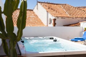 Basen w obiekcie Casa Naranja - Heated Pool - BBQ - Terrace - Free Wifi - Child & Pet-Friendly - 3 bedrooms - 6 people lub w pobliżu