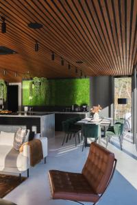 พื้นที่นั่งเล่นของ VILLA KRISTINA / ÅNDALSNES