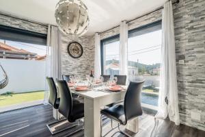 Billede fra billedgalleriet på Villa moderne avec piscine privée et espace extérieur à Le Rove i Le Rove