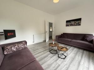 a living room with two couches and a table at Charming 2BR Cottage - Fully Furnished - 10min LGW - Free Parking in Crawley